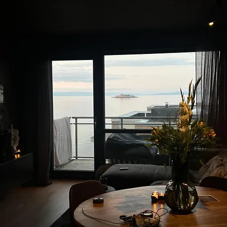 Toppleilighet Med Nydelig Utsikt Til Munkholmen Apartamento